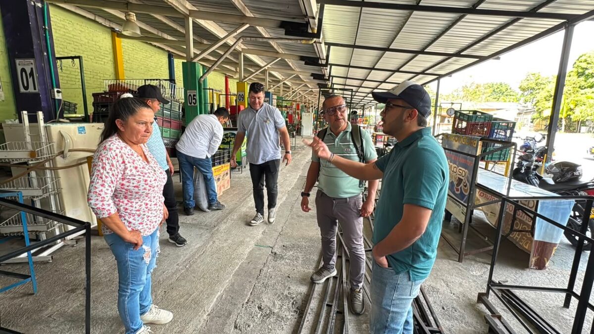 Más de 40 familias rurales reciben insumos para reactivar su producción tras el sismo Más de 40 familias rurales reciben insumos para reactivar su producción tras el sismo
