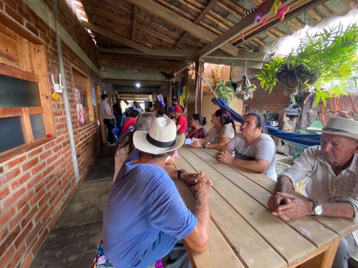Alcalde Gustavo Vélez pone en marcha el primer comedor comunitario de Tuluá en la zona rural Alcalde Gustavo Vélez pone en marcha el primer comedor comunitario de Tuluá en la zona rural