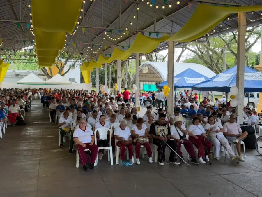 ¡Alcaldía de Tuluá puso a bailar a más de 1.200 adultos mayores en la ViejoTeca “Ritmo de la Vida”! ¡Alcaldía de Tuluá puso a bailar a más de 1.200 adultos mayores en la ViejoTeca “Ritmo de la Vida”!